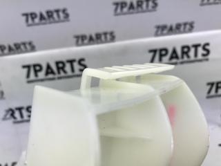 Крепление бампера правое заднее TOYOTA RACTIS NCP100 52562-52040 3 ракурс