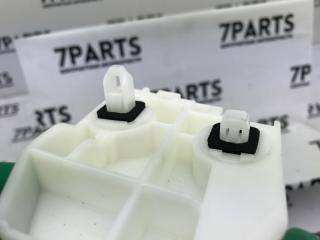 Крепление бампера правое заднее TOYOTA RACTIS NCP100 52562-52040 4 ракурс