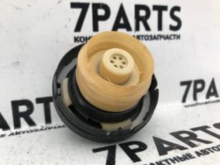 Крышка топливного бака TOYOTA ISIS ZNM10 1ZZFE 2 ракурс