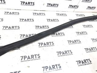 Уплотнительная резинка левая NISSAN LAUREL GC35 RB25DET 768615L320 3 ракурс