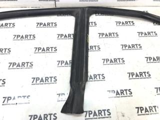 Уплотнительная резинка левая NISSAN LAUREL GC35 RB25DET 768615L320 4 ракурс