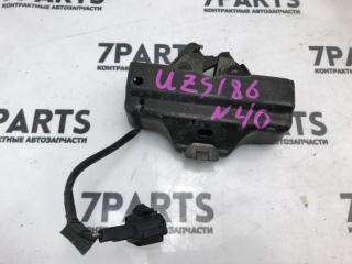 Фото запчасти замок капота TOYOTA CROWN MAJESTA 2004 контрактная запчасть Запчасть замок капота TOYOTA CROWN MAJESTA 2004