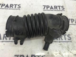Патрубок воздушн.фильтра TOYOTA RACTIS NCP100 1NZ 17880-21091 2 ракурс Патрубок воздушн.фильтра TOYOTA RACTIS NCP100 1NZ 17880-21091 2 ракурс