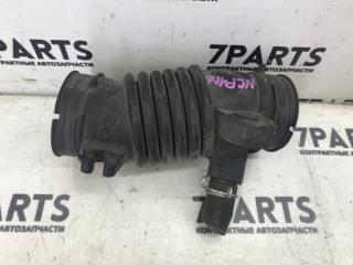 Патрубок воздушн.фильтра TOYOTA RACTIS NCP100 1NZFE 17880-21091 2 ракурс Патрубок воздушн.фильтра TOYOTA RACTIS NCP100 1NZFE 17880-21091 2 ракурс