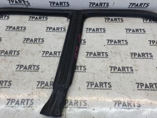 Уплотнительная резинка левая NISSAN LAUREL GC35 RB25DET 768615L320 4 ракурс