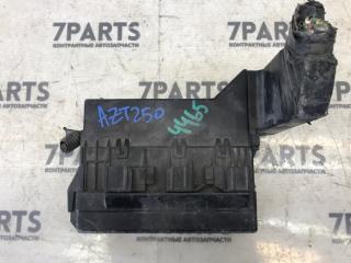 Блок предохранителей TOYOTA AVENSIS AZT250 1AZFSE 4 ракурс