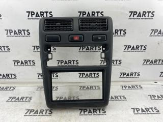 Запчасть консоль магнитофона TOYOTA STARLET 1995