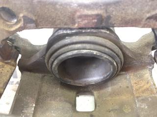 Суппорт правый передний NISSAN MARCH K13 HR12DE 41001-1HJ0A 5 ракурс