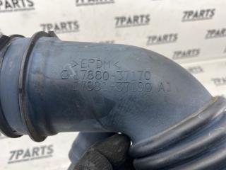 Патрубок воздушн.фильтра TOYOTA ISIS ZGM11 3ZRFAE 17880-37170 4 ракурс