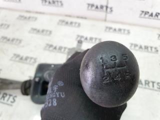 Рычаг переключения кпп SUBARU IMPREZA GG2 EJ152DW7AE 4 ракурс Рычаг переключения кпп SUBARU IMPREZA GG2 EJ152DW7AE 4 ракурс