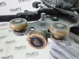 Ролик раздвижной двери левый задний NISSAN PRESAGE TU31 QR25DE 4 ракурс