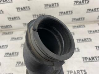 Патрубок воздушн.фильтра TOYOTA ISIS ZGM10 2ZRFAE 17880-37170 4 ракурс Патрубок воздушн.фильтра TOYOTA ISIS ZGM10 2ZRFAE 17880-37170 4 ракурс