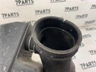 Патрубок воздушн.фильтра TOYOTA CALDINA AZT246 1AZFSE 17881-28060 5 ракурс Патрубок воздушн.фильтра TOYOTA CALDINA AZT246 1AZFSE 17881-28060 5 ракурс