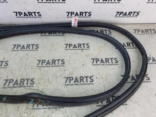 Уплотнительная резинка правая передняя MITSUBISHI PAJERO V65W 6G74 MR437142 3 ракурс Уплотнительная резинка правая передняя MITSUBISHI PAJERO V65W 6G74 MR437142 3 ракурс