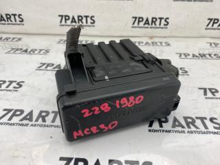 Блок предохранителей  TOYOTA ESTIMA MCR30 1MZFE 1 ракурс