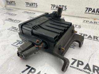 Блок предохранителей TOYOTA ESTIMA MCR30 1MZFE 2 ракурс