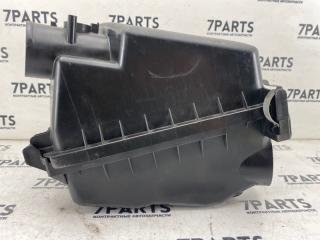 Корпус воздушного фильтра TOYOTA ISIS ZGM10 2ZRFAE 17700-37270 3 ракурс Корпус воздушного фильтра TOYOTA ISIS ZGM10 2ZRFAE 17700-37270 3 ракурс