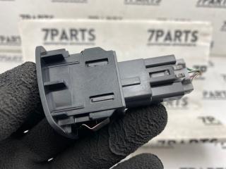Кнопка TOYOTA CELSIOR UCF30 3UZFE 2 ракурс