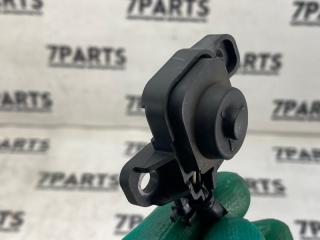 Кнопка открывания багажника HONDA STREAM RN8 R20A 3 ракурс