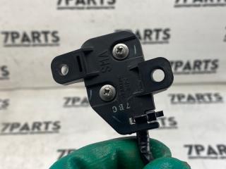 Кнопка открывания багажника HONDA STREAM RN8 R20A 4 ракурс