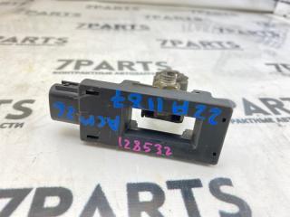 Клемма TOYOTA IPSUM ACM26 2AZFE 28850-28010 2 ракурс Клемма TOYOTA IPSUM ACM26 2AZFE 28850-28010 2 ракурс