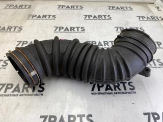 Патрубок воздушн.фильтра TOYOTA ISIS ZNM10 1ZZFE 17881-22080 2 ракурс