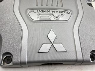Пластиковая крышка на двс MITSUBISHI OUTLANDER GG2W 4B11 9499D992 5 ракурс