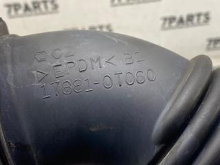 Патрубок воздушн.фильтра TOYOTA AVENSIS ZRT272 3ZRFAE 17881-0T060 4 ракурс Патрубок воздушн.фильтра TOYOTA AVENSIS ZRT272 3ZRFAE 17881-0T060 4 ракурс