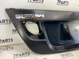 Накладка 5-й двери SUZUKI AERIO RB21S M15A 83940-54G00 2 ракурс