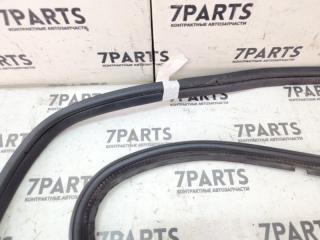 Уплотнительная резинка MITSUBISHI LANCER CS6A 4G94 MR526268 3 ракурс Уплотнительная резинка MITSUBISHI LANCER CS6A 4G94 MR526268 3 ракурс