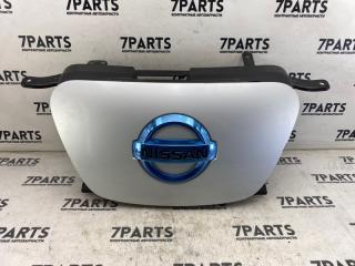 Лючок зарядки NISSAN LEAF 2012