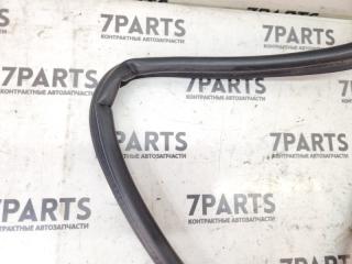 Уплотнительная резинка TOYOTA BREVIS JCG10 1JZFSE 6446151030 3 ракурс