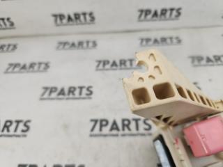 Блок предохранителей TOYOTA BELTA KSP92 1KRFE 82730-52M00 3 ракурс