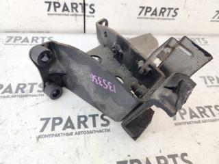 Кронштейн опоры двигателя левый MAZDA BONGO FRIENDEE SG5W J5 S09D39030B 2 ракурс