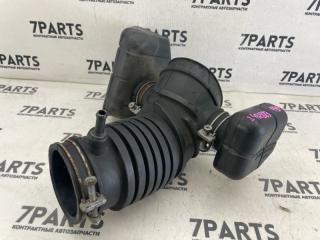 Патрубок воздушн.фильтра MITSUBISHI DELICA PB4W 4G64 MR299107 2 ракурс Патрубок воздушн.фильтра MITSUBISHI DELICA PB4W 4G64 MR299107 2 ракурс