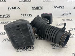 Патрубок воздушн.фильтра MITSUBISHI DELICA PB4W 4G64 MR299107 3 ракурс Патрубок воздушн.фильтра MITSUBISHI DELICA PB4W 4G64 MR299107 3 ракурс
