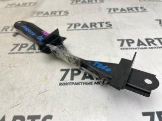Крепление аккумулятора TOYOTA PREMIO NZT260 1NZFE 2 ракурс