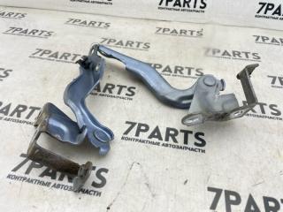 Крепление капота TOYOTA ISIS ZNM10 1ZZFE 3 ракурс
