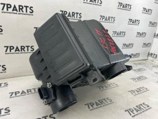Корпус воздушного фильтра NISSAN TIIDA LATIO SJC11 MR18DE 2 ракурс
