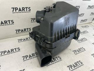 Корпус воздушного фильтра TOYOTA PREMIO NZT260 1NZFE 17700-21181 2 ракурс Корпус воздушного фильтра TOYOTA PREMIO NZT260 1NZFE 17700-21181 2 ракурс