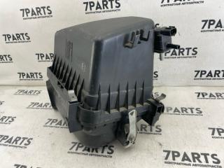 Корпус воздушного фильтра TOYOTA PREMIO NZT260 1NZFE 17700-21181 3 ракурс Корпус воздушного фильтра TOYOTA PREMIO NZT260 1NZFE 17700-21181 3 ракурс
