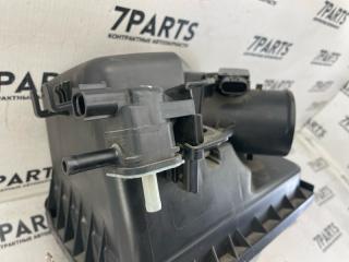 Корпус воздушного фильтра TOYOTA PREMIO NZT260 1NZFE 17700-21181 5 ракурс Корпус воздушного фильтра TOYOTA PREMIO NZT260 1NZFE 17700-21181 5 ракурс