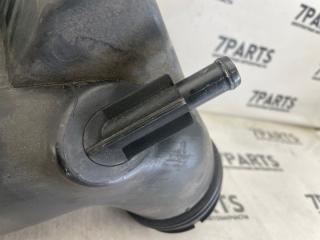 Патрубок воздушн.фильтра TOYOTA CROWN JZS171 1JZGE 17893-46150 4 ракурс Патрубок воздушн.фильтра TOYOTA CROWN JZS171 1JZGE 17893-46150 4 ракурс