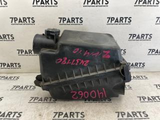 Корпус воздушного фильтра TOYOTA ISIS ZNM10 1ZZFE 17700-22120 1 ракурс Корпус воздушного фильтра TOYOTA ISIS ZNM10 1ZZFE 17700-22120 1 ракурс