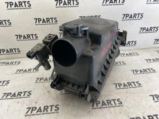 Корпус воздушного фильтра TOYOTA ISIS ZNM10 1ZZFE 17700-22120 2 ракурс Корпус воздушного фильтра TOYOTA ISIS ZNM10 1ZZFE 17700-22120 2 ракурс