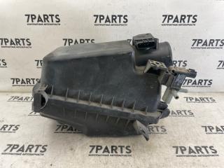 Корпус воздушного фильтра TOYOTA ISIS ZNM10 1ZZFE 17700-22120 3 ракурс Корпус воздушного фильтра TOYOTA ISIS ZNM10 1ZZFE 17700-22120 3 ракурс