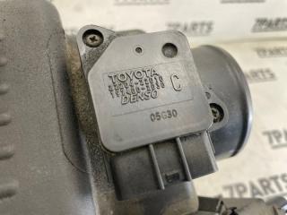 Корпус воздушного фильтра TOYOTA ISIS ZNM10 1ZZFE 17700-22120 5 ракурс Корпус воздушного фильтра TOYOTA ISIS ZNM10 1ZZFE 17700-22120 5 ракурс