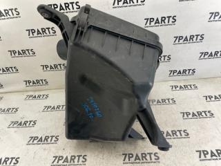 Корпус воздушного фильтра TOYOTA PROGRES JCG10 1JZFSE 17700-46460 3 ракурс Корпус воздушного фильтра TOYOTA PROGRES JCG10 1JZFSE 17700-46460 3 ракурс