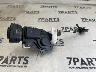 Замок лючка бензобака TOYOTA PROGRES JCG10 1JZFSE 2 ракурс Замок лючка бензобака TOYOTA PROGRES JCG10 1JZFSE 2 ракурс