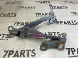 Крепление капота TOYOTA PLATZ NCP12 2 ракурс